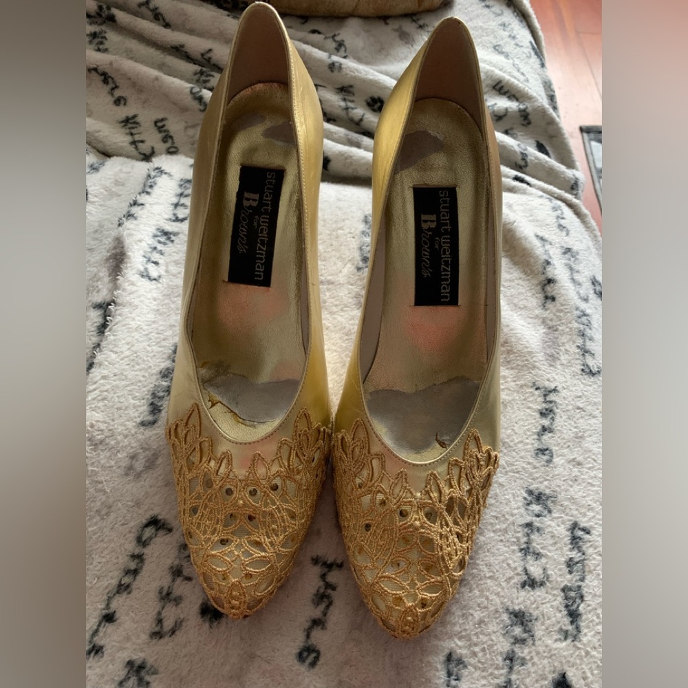Stuart Weitzman for Brown’s golden pumps size 8